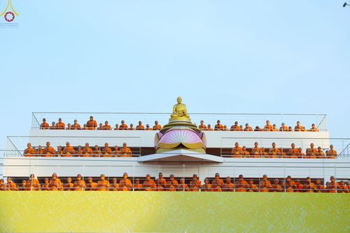 ภาพ No.74328:พุทธบุตรธรรมยาตรา ปฏิบัติธรรมและบันทึกภาพประวัติศาสตร์ ในโครงการธรรมยาตรากตัญญูบูชา มหาปูชนียาจารย์ พระมงคลเทพมุนี(สด จนฺทสโร) พระผู้ปราบมาร อนุสรณ์สถาน 7 แห่ง ปีที่ 11 ณ อนุสรณ์สถานลำดับที่ 6 สถานที่ค้นคว้าและเผยแผ่วิชาธรรมกาย วัดปากน้ำภาษีเจริญ กรุงเทพ