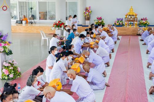 ภาพ No.65688:พิธีปลงผมและพิธีขอขมา มอบบาตรกับผ้าไตร ในโครงการอุปสมบทบูชาธรรม มหาปูชนียาจารย์ประจำปี 2565 ณ ศูนย์ปฎิบัติธรรมสมุทรปราการ(บางบ่อ)  วันอาทิตย์ที่ 20 พฤศจิกายน พ.ศ. 2565