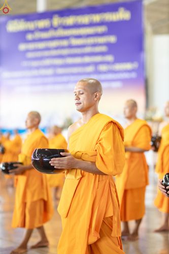 ภาพ No.327923:วันที่ 3 พฤษภาคม พ.ศ.2569 พิธีตักบาตร ข้าวสารอาหารแห้ง ณ บ้านแก้วเรือนทองคุณยายอาจารย์ฯ วัดพระธรรมกาย
