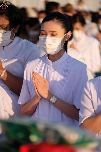 ภาพ No.74739:พิธีตักบาตรพระธรรมยาตราฯ ในโครงการธรรมยาตรากตัญญูบูชา มหาปูชนียาจารย์ พระมงคลเทพมุนี(สด จนฺทสโร) พระผู้ปราบมาร ปีที่ 11 ณ อนุสรณ์สถานลำดับที่ 5 สถานที่เผยแผ่วิชชาธรรมกายครั้งแรก อนุสรณ์สถานบางปลา วัดบางปลา อ.บางเลน จ.นครปฐม วันที่ 29 มกราคม พ.ศ. 2566