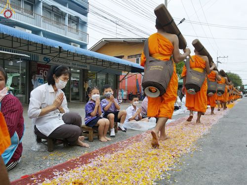 ภาพ No.68907:พิธีต้อนรับพระธรรมยาตรา ในโครงการธรรมยาตรากตัญญูบูชา มหาปูชนียาจารย์ พระมงคลเทพมุนี(สด จนฺทสโร) พระผู้ปราบมาร อนุสรณ์สถาน 7 แห่ง ปีที่ 11 วันที่ 3 มกราคม พ.ศ. 2566 ณ อนุสรณ์สถานมหาวิหารพระมงคลเทพมุนี จ.สุพรรณบุรี
