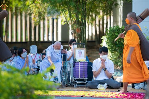 ภาพ No.70844:พิธีต้อนรับพระธรรมยาตรา ในโครงการธรรมยาตรากตัญญูบูชา มหาปูชนียาจารย์ พระมงคลเทพมุนี(สด จนฺทสโร) พระผู้ปราบมาร อนุสรณ์สถาน 7 แห่ง ปีที่ 11 วันที่ 14 มกราคม พ.ศ. 2566 ณ อนุสรณ์สถานลำดับที่ 3 สถานที่เกิดในเพศสมณะ วัดสองพี่น้อง อ.สองพี่น้อง จ.สุพรรณบุรี