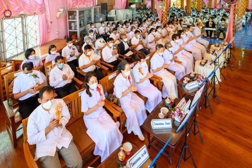 ภาพ No.73725:พิธีเจริญพระพุทธมนต์ ปฏิบัติธรรม มอบทุนการศึกษา ถวายสังฆทาน 106 วัด เพื่อถวายเป็นพุทธบูชา และขับเคลื่อนโครงการหมู่บ้านรักษาศีล 5  โดยคณะสงฆ์จังหวัดนนทบุรี คณะศิษยานุศิษย์วัดพระธรรมกาย โครงการธรรมยาตราฯ ปีที่ 11 ณ วัดตะเคียน อ.บางกรวย จ.นนทบุรี วันที่ 21 