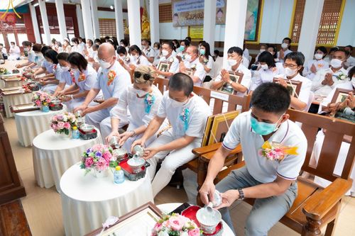 ภาพ No.74902:พิธีเจริญพระพุทธมนต์ ปฏิบัติธรรม มอบทุนการศึกษา ถวายสังฆทาน 106 วัด เพื่อถวายเป็นพุทธบูชา และขับเคลื่อนโครงการหมู่บ้านรักษาศีล 5 โดยคณะสงฆ์จังหวัดนครปฐม คณะศิษยานุศิษย์วัดพระธรรมกาย โครงการธรรมยาตราฯ ปีที่ 11 ณ วัดบางปลา อ.บางเลน จ.นครปฐม วันที่ 28 มกราค