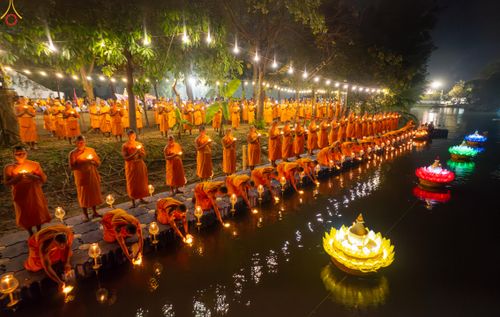 ภาพ No.292201:วันที่ 10 มกราคม พ.ศ. 2569 พิธีจุดประทีปถวายเป็นพุทธบูชา และบูชาธรรมมหาปูชนียาจารย์  ณ อนุสรณ์สถานคลองบางนางแท่น อ.สามพราน จ.นครปฐม ในโครงการธรรมยาตรา กตัญญูบูชา มหาปูชนียาจารย์ พระมงคลเทพมุนี(สด จนฺทสโร) พระผู้ปราบมาร อนุสรณ์สถาน 7 แห่ง ปีที่ 14