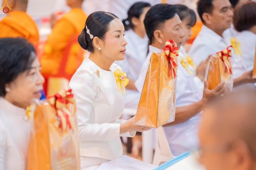 ภาพ No.342259:วันอาทิตย์ที่ 2 สิงหาคม พ.ศ.2569 พิธีถวายไทยธรรม คณะสงฆ์ 2,000 กว่าวัด ทั่วประเทศ, พิธีถวายไทยธรรม คณะสงฆ์ 323 วัด 4 จังหวัดชายแดนใต้ ณ สภาธรรมกายสากล วัดพระธรรมกาย