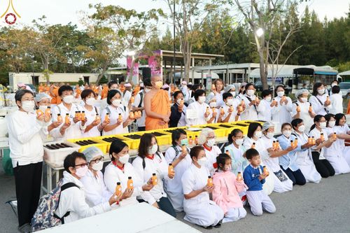 ภาพ No.69844:พิธีถวายภัตตาหารเป็นสังฆทาน แด่คณะพระธรรมยาตราฯ ในโครงการธรรมยาตราฯ ปีที่ 11 ณ อนุสรณ์สถานมหาวิหารพระมงคลเทพมุนี อ.สองพี่น้อง จ.สุพรรณบุรี วันที่ 7 มกราคม พ.ศ. 2566