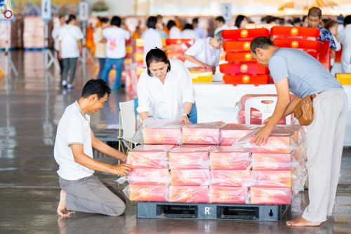 ภาพ No.322127:วันที่ 14 เมษายน พ.ศ.2569 การเตรียมกล่องไทยธรรม วันสุดท้าย เพื่องานถวายมหาสังฆทาน 40,000 กว่าวัดทั่วประเทศ วันคุ้มครองโลก 22 เมษายน พ.ศ.2569 วัดพระธรรมกาย