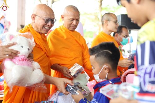 ภาพ No.71263:วัดพระธรรมกาย มูลนิธิธรรมกาย และคณะศิษยานุศิษย์ฯ ร่วมกับ อบต.คลองสาม และภาคีเครือข่ายฯ เปิดตัวสื่อนวัตกรรมพุทธประวัติผ่านแว่น VR สู่โลกเสมือนจริง - จัดแสดงนิทรรศการพลังความดี UG5 POWER เนื่องในงานวันเด็กแห่งชาติ ประจำปี พ.ศ.2566