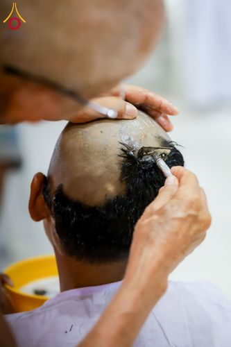 ภาพ No.317444:วันอาทิตย์ ที่ 29 มีนาคม พ.ศ.2569  พิธีปลงผม , พิธีขอขมามอบบาตรและผ้าไตร , พิธีบรรพชา ณ ศูนย์ปฏิบัติธรรมสมุทรปราการ จำนวน 42 รูป