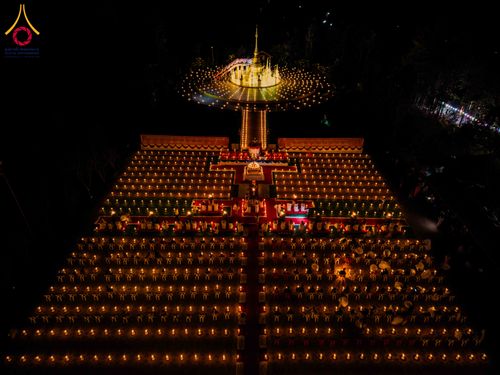 ภาพ No.309119:วันศุกร์ที่ 6 กุมภาพันธ์ พ.ศ.2569 พิธีจุดประทีปโคมลาน ปล่อยโคมลอยถวายเป็นพุทธบูชา  ณ ลานธรรมเจดีย์วัดทุ่งเจริญธรรม อ.อมก๋อย จ.เชียงใหม่