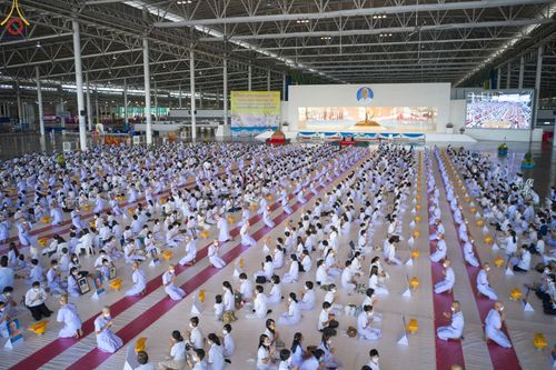 ภาพ No.63908:พิธีขอขมาและมอบผ้าไตรแด่นาคธรรมทายาท โครงการอุปสมบทบูชาธรรมมหาปูชนียาจารย์ วันอาทิตย์ที่ 20 พฤศจิกายน พ.ศ. 2565