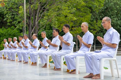 ภาพ No.330515:วันที่ 30 พฤษภาคม พ.ศ.2569 พิธีตัดปอยผมและปลงผม อุบาสกอุปสมบทอุทิศชีวิต 11 ท่าน (ภาพชุดที่ 2) ณ โบสถ์พระไตรปิฎก วัดพระธรรมกาย จังหวัดปทุมธานี