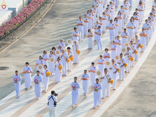 ภาพ No.330423:วันวิสาขบูชา อาทิตย์ที่ 31 พฤษภาคม พ.ศ.2569 พิธีเวียนประทักษิณ และพิธีวันทาเจดีย์ ณ พระมหาธรรมกายเจดีย์ วัดพระธรรมกาย จังหวัดปทุมธานี