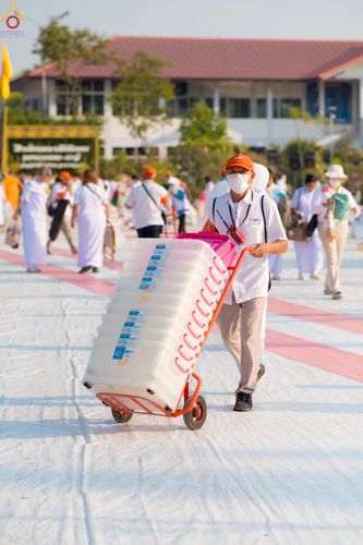 ภาพ No.300652:ภาพเบื้องหลังอาสาสมัครรวมใจ ชุดที่ 3 ในโครงการธรรมยาตรา กตัญญูบูชา มหาปูชนียาจารย์ พระมงคลเทพมุนี(สด จนฺทสโร) พระผู้ปราบมาร อนุสรณ์สถาน 7 แห่ง ปีที่ 14