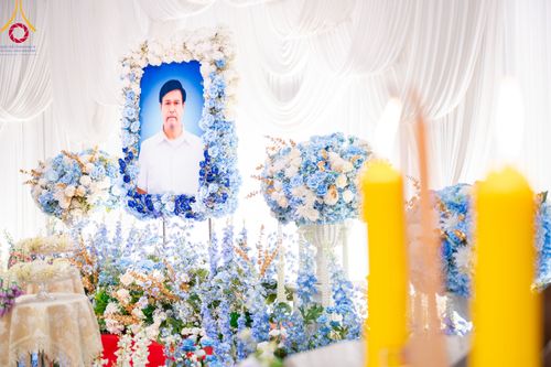 ภาพ No.91027:พิธีบำเพ็ญกุศลสวดพระอภิธรรม  อุบาสกถาวร พรหมถาวร (อุบาสกผู้ปั้นพระ) คืนที่ 6 วันพฤหัสบดีที่ 19 ตุลาคม พ.ศ. 2566 ณ ห้องแก้วสารพัดนึก 1 สภาธรรมกายสากล วัดพระธรรมกาย จ.ปทุมธานี