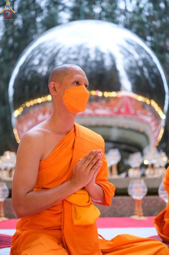 ภาพ No.69340:พิธีจุดประทีปถวายเป็นพุทธบูชา และบูชาธรรมมหาปูชนียาจารย์ ในโครงการธรรมยาตรากตัญญูบูชา มหาปูชนียาจารย์ พระมงคลเทพมุนี(สด จนฺทสโร) พระผู้ปราบมาร ปีที่ 11 ณ อนุสรณ์สถานมหาวิหารพระมงคลเทพมุนี อ.สองพี่น้อง จ.สุพรรณบุรี