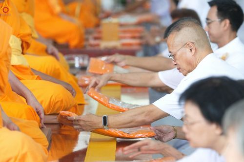 ภาพ No.348209:วันที่ 10 กันยายน พ.ศ.2569 พิธีสวดพระพุทธมนต์ และถวายภัตตาหารเป็นสังฆทาน เนื่องในวันครบ 26 ปี วันคล้ายละสังขาร คุณยายอาจารย์มหารัตนอุบาสิกาจันทร์ ขนนกยูง ณ หอฉันคุณยายอาจารย์ฯ วัดพระธรรมกาย