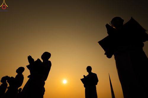 ภาพ No.79688:พิธีเวียนประทักษิณ ณ พระมหาธรรมกายเจดีย์ และพิธีวันทาเจดีย์ ในโครงการบรรพชาสามเณรฟื้นฟูพระพุทธศาสนาทั่วไทย วันเสาร์ที่ 8 เมษายน พ.ศ.2566