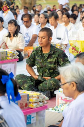 ภาพ No.281506:วันอาทิตย์ที่ 28 ธันวาคม พ.ศ.2568 ตักบาตรพระ 1000 รูป ปีที่ 1 ทำบุญเมืองสตูลส่งท้ายปี ณ หน้าโรงเรียนสตูลวิทยา จ.สตูล