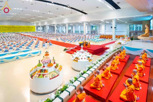 ภาพ No.318312:วันอาทิตย์ต้นเดือนที่ 5 เมษายน พ.ศ.2569 พิธีบูชาข้าวพระ ณ สภาธรรมกายสากล วัดพระธรรมกาย