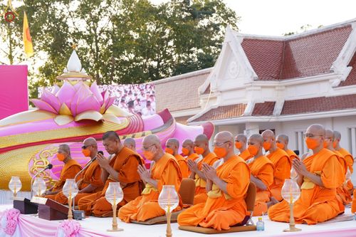 ภาพ No.73383:พิธีจุดประทีปถวายเป็นพุทธบูชา และบูชาธรรมมหาปูชนียาจารย์ ในโครงการธรรมยาตรากตัญญูบูชา มหาปูชนียาจารย์ พระมงคลเทพมุนี(สด จนฺทสโร) พระผู้ปราบมาร ปีที่ 11 ณ อนุสรณ์สถานลำดับที่ 4 สถานที่เกิดด้วยกายธรรม วัดโบสถ์ (บน) บางคูเวียง อ.บางกรวย จ.นนทบุรี วันที่ 21 