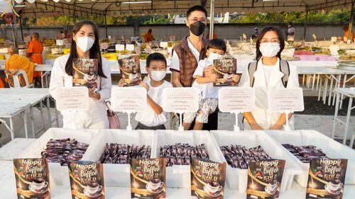 ภาพ No.73763:พิธีถวายภัตตาหารเป็นสังฆทาน แด่คณะพระธรรมยาตราฯ ในโครงการธรรมยาตรากตัญญูบูชา มหาปูชนียาจารย์ พระมงคลเทพมุนี(สด จนฺทสโร) พระผู้ปราบมาร อนุสรณ์สถาน 7 แห่ง ปีที่ 11 วันที่ 22 มกราคม พ.ศ. 2566