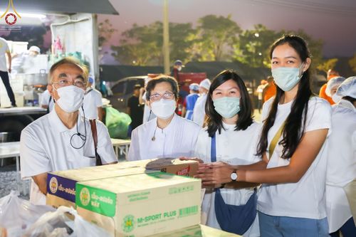 ภาพ No.73993:พิธีถวายภัตตาหารเป็นสังฆทาน แด่คณะพระธรรมยาตราฯ ในโครงการธรรมยาตรากตัญญูบูชา มหาปูชนียาจารย์ พระมงคลเทพมุนี(สด จนฺทสโร) พระผู้ปราบมาร อนุสรณ์สถาน 7 แห่ง ปีที่ 11 วันที่ 24 มกราคม พ.ศ. 2566