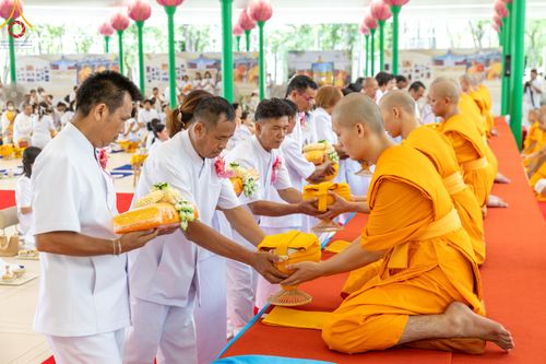 ภาพ No.137770:พิธีอุปสมบทสามเณรอุทิศชีวิต 11 รูป วันวิสาขบูชา พุธที่ 22 พฤษภาคม พ.ศ.2567 ณ อุโบสถ วัดพระธรรมกาย
