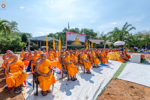 ภาพ No.326873:วันศุกร์ที่ ๑ พฤษภาคม พ.ศ.๒๕๖๙ พิธีทอดผ้าป่า สถาปนาองค์พระเจดีย์เพื่อสร้างสันติภาพโลก และ พิธีโปรยรัตนชาติ กลั่นแผ่นดิน  โปรยทราย เป็นปฐมฤกษ์ ณ ศูนย์ปฏิบัติธรรมเถินเทิดธรรม ต.แม่ปะ อ.เถิน จ.ลำปาง