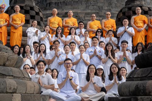 ภาพ No.331257:วันที่ 29 พฤษภาคม พ.ศ.2569 MBMI Tangerang (Majelis Agama Buddha Mahanikaya)  ได้มีการเตรียมงานเพื่อจัดงานวิสาขบูชานานาชาติ (ภาพชุดที่ 2)