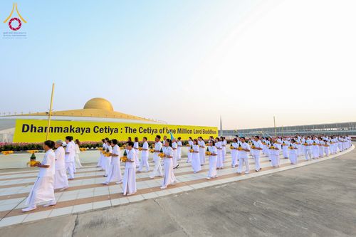 ภาพ No.319370:วันเสาร์ที่ 4 เมษายน พ.ศ.2569 พิธีขอขมา มอบผ้าไตร และถวายบาตรแด่นาคธรรมทายาท ในโครงการบรรพชาสามเณรฟื้นฟูพระพุทธศาสนาทั่วไทย โครงการหน่อแก้วเปรียญธรรม รุ่นที่ 14 โครงการสามเณรยุวธรรมทายาท รุ่นที่ 34 โครงการสามเณรมัชฌิมธรรมทายาท รุ่นที่ 30 ณ สภาธรรมกายสากล