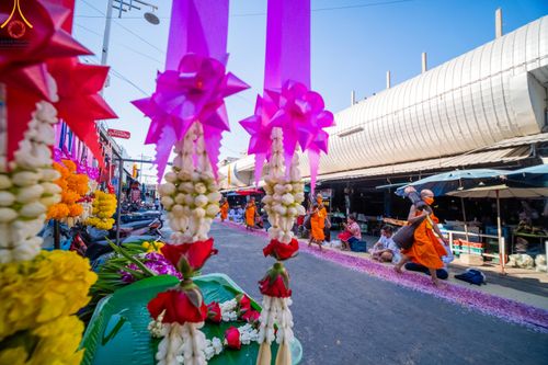 ภาพ No.105650:พิธีต้อนรับพระธรรมยาตรา ในโครงการธรรมยาตรากตัญญูบูชา มหาปูชนียาจารย์ พระมงคลเทพมุนี(สด จนฺทสโร) พระผู้ปราบมาร อนุสรณ์สถาน 7 แห่ง ปีที่ 12 วันที่ 3 มกราคม พ.ศ. 2567 ณ อนุสรณ์สถานโลตัสแลนด์ จ.สุพรรณบุรี
