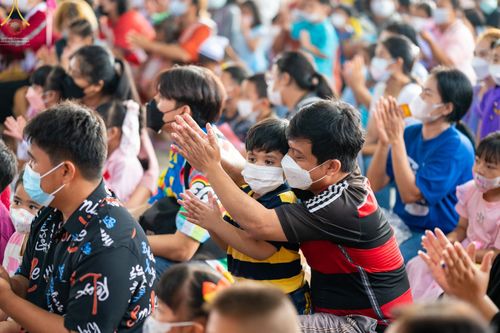 ภาพ No.71249:วัดพระธรรมกาย มูลนิธิธรรมกาย และคณะศิษยานุศิษย์ฯ ร่วมกับ อบต.คลองสาม และภาคีเครือข่ายฯ เปิดตัวสื่อนวัตกรรมพุทธประวัติผ่านแว่น VR สู่โลกเสมือนจริง - จัดแสดงนิทรรศการพลังความดี UG5 POWER เนื่องในงานวันเด็กแห่งชาติ ประจำปี พ.ศ.2566