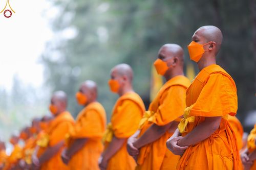 ภาพ No.69326:พิธีจุดประทีปถวายเป็นพุทธบูชา และบูชาธรรมมหาปูชนียาจารย์ ในโครงการธรรมยาตรากตัญญูบูชา มหาปูชนียาจารย์ พระมงคลเทพมุนี(สด จนฺทสโร) พระผู้ปราบมาร ปีที่ 11 ณ อนุสรณ์สถานมหาวิหารพระมงคลเทพมุนี อ.สองพี่น้อง จ.สุพรรณบุรี