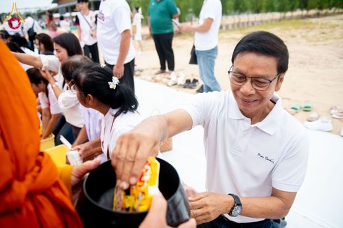 ภาพ No.348954:วันที่ 12 กันยายน พ.ศ.2569 พิธีตักบาตรแด่คณะสงฆ์ 323 วัด 4 จังหวัดชายแดนภาคใต้ พิธีถวายสังฆทานแด่คณะสงฆ์ 323 วัด ปีที่ 22 ครั้งที่ 189 พิธีมอบกองทุนหนุนแรงใจช่วยครูใต้ ปีที่ 19 ครั้งที่ 151 และพิธีทำบุญอุทิศส่วนกุศลให้ผู้วายชนม์ ณ ศูนย์อบรมเยาวชนปัตตานี 