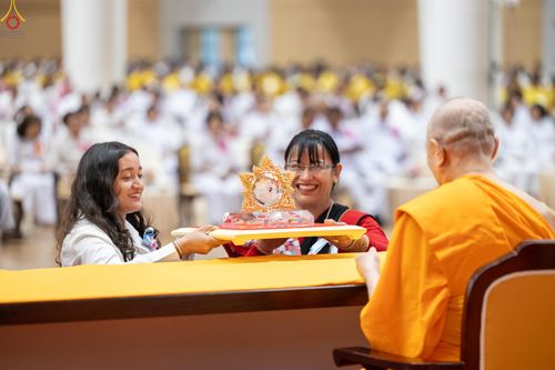 ภาพ No.311858:วันอังคารที่ 3 มีนาคม พ.ศ.2569 พิธีมอบโล่วัชรเกียรติยศ โครงการตอบปัญหาธรรมะทางก้าวหน้า ครั่งที่ 43, พิธีมอบโล่วัชรเกียรติยศ โครงการสอบตอบปัญหาศีลธรรม เพื่อสันติภาพโลก (World-Pec) ครั้งที่ 19 ณ สภาธรรมกายสากล วัดพระธรรมกาย