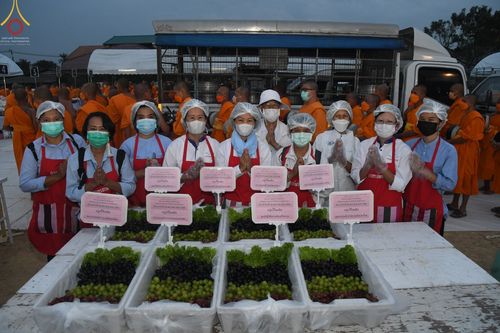 ภาพ No.69987:พิธีถวายภัตตาหารเป็นสังฆทาน แด่คณะพระธรรมยาตราฯ ในโครงการธรรมยาตราฯ ปีที่ 11 ณ อนุสรณ์สถานมหาวิหารพระมงคลเทพมุนี อ.สองพี่น้อง จ.สุพรรณบุรี วันที่ 10 มกราคม พ.ศ. 2566