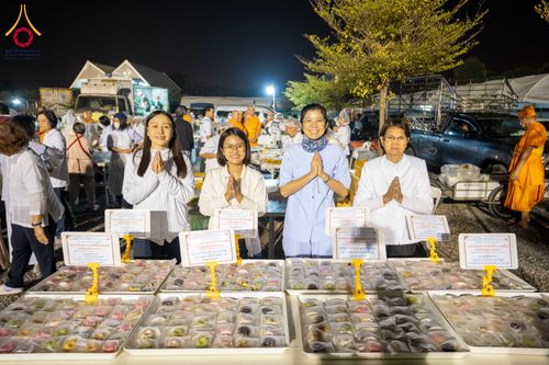 ภาพ No.295471:วันที่ 16 มกราคม พ.ศ. 2569 พิธีถวายภัตตาหารเป็นสังฆทาน แด่พระธรรมยาตรา ณ วัดโบสถ์บน ต.บางคูเวียง จ.นนทบุรี อนุสรณ์สถานลำดับที่ 4 สถานที่เกิดด้วยกายธรรม ในโครงการธรรมยาตรา กตัญญูบูชา มหาปูชนียาจารย์ พระมงคลเทพมุนี(สด จนฺทสโร) พระผู้ปราบมาร อนุสรณ์สถาน 7 แ