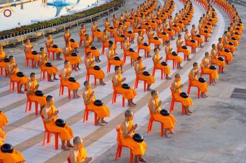 ภาพ No.68689:พิธีตักบาตรฉลองพระใหม่ วันที่ 1 มกราคม พ.ศ. 2566 ณ วัดพระธรรมกาย จ.ปทุมธานี