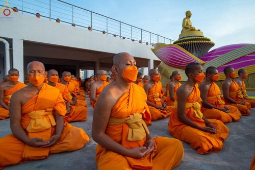 ภาพ No.74314:พุทธบุตรธรรมยาตรา ปฏิบัติธรรมและบันทึกภาพประวัติศาสตร์ ในโครงการธรรมยาตรากตัญญูบูชา มหาปูชนียาจารย์ พระมงคลเทพมุนี(สด จนฺทสโร) พระผู้ปราบมาร อนุสรณ์สถาน 7 แห่ง ปีที่ 11 ณ อนุสรณ์สถานลำดับที่ 6 สถานที่ค้นคว้าและเผยแผ่วิชาธรรมกาย วัดปากน้ำภาษีเจริญ กรุงเทพ