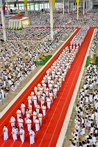 ภาพ No.92246:พิธีทอดกฐินธรรมชัยเพื่อสร้างอาคาร 115 ปี คุณยายอาจารย์มหารัตนอุบาสิกาจันทร์ ขนนกยูง อาทิตย์ต้นเดือนที่ 5 พฤศจิกายน พ.ศ. 2566 ณ วัดพระธรรมกาย จ.ปทุมธานี