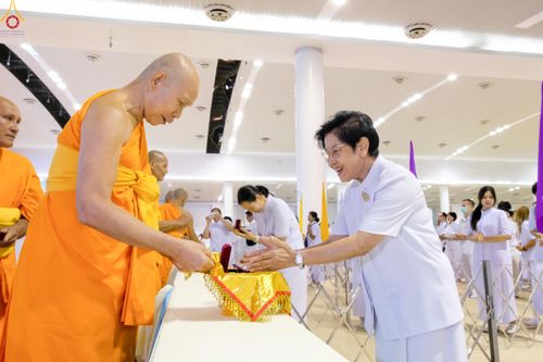 ภาพ No.311657:วันอาทิตย์ต้นเดือนที่ 1 มีนาคม พ.ศ.2569 สัมมนาพิเศษ พิธีมอบรูปหล่อโลหะหลวงปู่วัดปากน้ำ พระมงคลเทพมุนี พิธีมุทิตาสักการะในโอกาสพระครูปลัดรัตนวีรวัฒน์(รังสฤษดิ์ อิทธิจินฺตโก) เจ้าอาวาสวัดพระธรรมกาย  ดำรงตำแหน่งเป็น “ที่ปรึกษาเจ้าคณะจังหวัดปทุมธานี”  ณ ห้อง