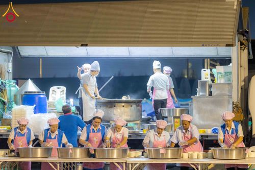 ภาพ No.297805:วันที่ 19 มกราคม พ.ศ. 2569 พิธีถวายภัตตาหารเป็นสังฆทาน แด่พระธรรมยาตรา ณ อนุสรณ์สถานบางปลา วัดบางปลา อำเภอบางเลน จังหวัดนครปฐม ในโครงการธรรมยาตรา กตัญญูบูชา มหาปูชนียาจารย์ พระมงคลเทพมุนี(สด จนฺทสโร) พระผู้ปราบมาร อนุสรณ์สถาน 7 แห่ง ปีที่ 14