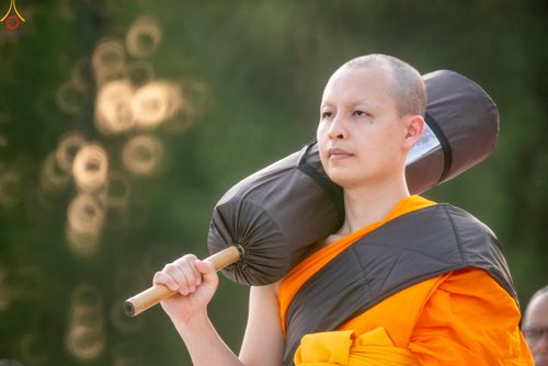 ภาพ No.281651:วันที่ 24 ธันวาคม พ.ศ.2568 พระธรรมยาตรา ปฏิบัติธรรม และถ่ายภาพหมู่ประวัติศาสตร์ ณ ลานหน้ามหาวิหารพระมงคลเทพมุนีฯ วัดพระธรรมกาย