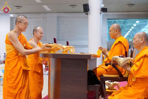 ภาพ No.337980:วันอาทิตย์ต้นเดือน 5 กรกฎาคม พ.ศ.2569 สัมมนาพิเศษ พิธีมอบพระของขวัญ ณ ห้องแก้วสารพัด1 วัดพระธรรมกาย