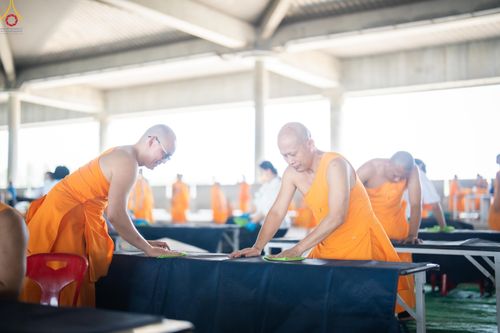 ภาพ No.322374:วันที่ 16 เมษายน พ.ศ.2569 การจัดเตรียมเบาะรองนอน เช็ดทำความสะอาด  เพื่องานถวายมหาสังฆทาน 40,000 กว่าวัดทั่วประเทศ วันคุ้มครองโลก 22 เมษายน พ.ศ.2569 วัดพระธรรมกาย