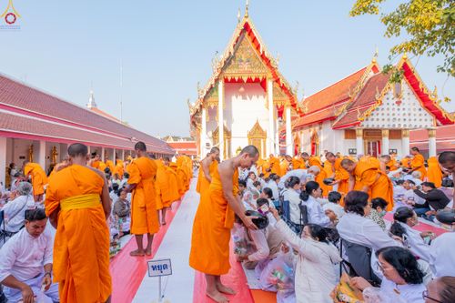 ภาพ No.294522:วันที่ 14 มกราคม พ.ศ. 2569 พิธีตักบาตรพระธรรมยาตรา ณ วัดสองพี่น้อง ต.ต้นตาล อ.สองพี่น้อง จ.สุพรรณบุรี ในโครงการธรรมยาตรา กตัญญูบูชา มหาปูชนียาจารย์ พระมงคลเทพมุนี(สด จนฺทสโร) พระผู้ปราบมาร อนุสรณ์สถาน 7 แห่ง ปีที่ 14