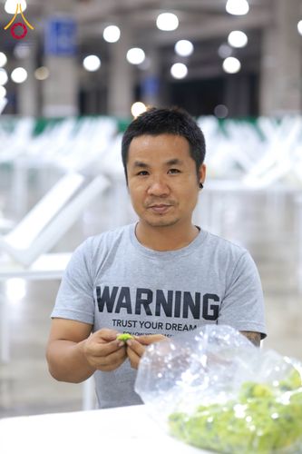 ภาพ No.303278:วันที่ 15-21 มกราคม พ.ศ.2569 ปลิดกลีบดอกเบญจทรัพย์ เพื่อโปรยต้อนรับพระธรรมยาตรา ในโครงการธรรมยาตรา กตัญญูบูชา มหาปูชนียาจารย์ พระมงคลเทพมุนี(สด จนฺทสโร) พระผู้ปราบมาร อนุสรณ์สถาน 7 แห่ง ปีที่ 14 ณ วิหารคด วัดพระธรรมกาย