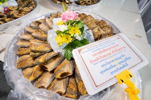 ภาพ No.292642:วันที่ 12 มกราคม พ.ศ. 2569 พิธีถวายภัตตาหารเป็นสังฆทาน แด่พระธรรมยาตรา ณ อนุสรณ์สถานมหาวิหารพระมงคลเทพมุนี (โลตัสแลนด์) อ.สองพี่น้อง จ.สุพรรณบุรี ในโครงการธรรมยาตรา กตัญญูบูชา มหาปูชนียาจารย์ พระมงคลเทพมุนี(สด จนฺทสโร) พระผู้ปราบมาร อนุสรณ์สถาน 7 แห่ง ปี